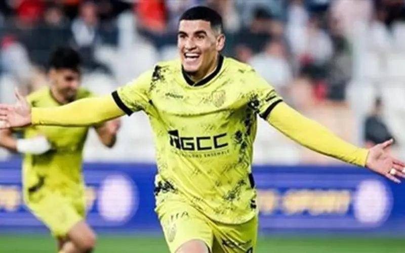 المغرب الفاسي يحسم الجدل بشأن انتقال سفيان بنجديدة إلى الأهلي